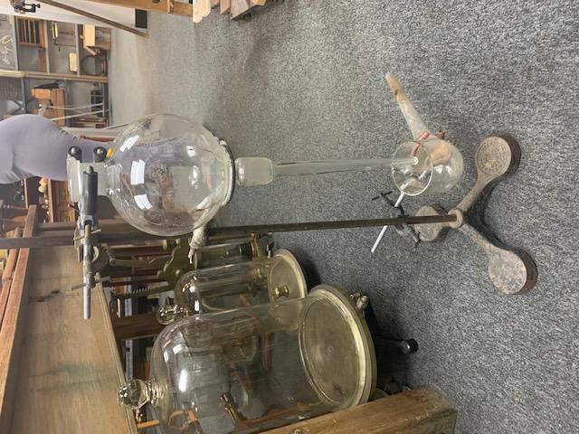  Glassware lab set up, retort, clamps 